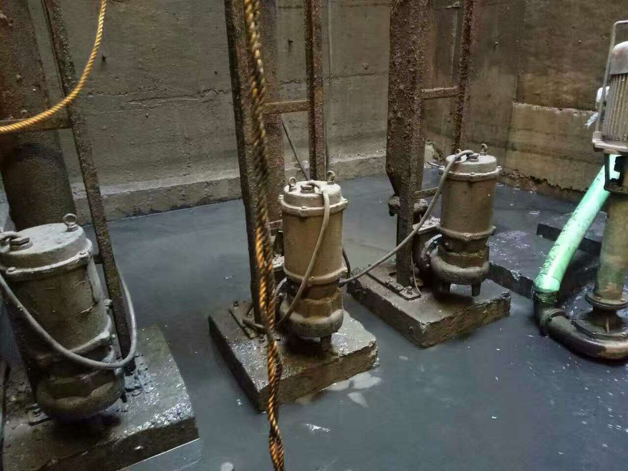 岷县污水池清理